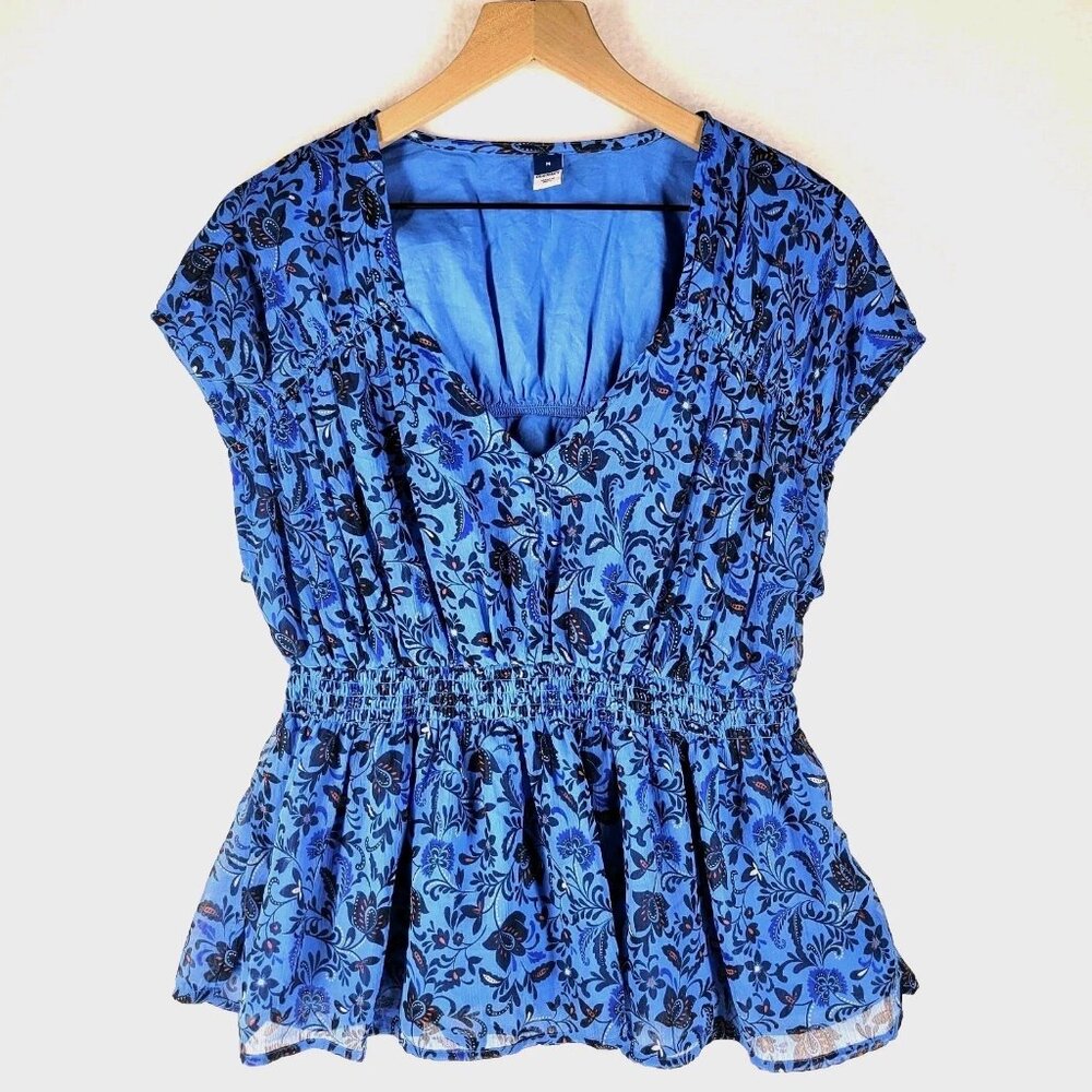 A quaint blue ocean-patterned sequined skirt with a layered design